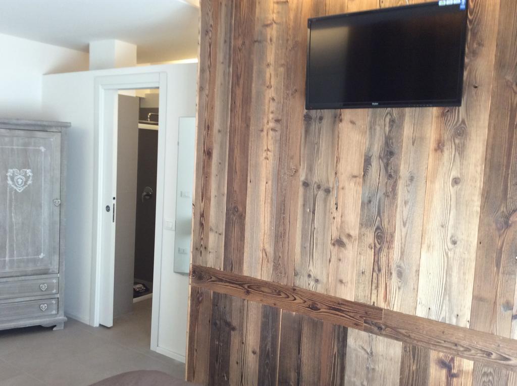 أَويستا Affittacamere Smile Accomodation الغرفة الصورة
